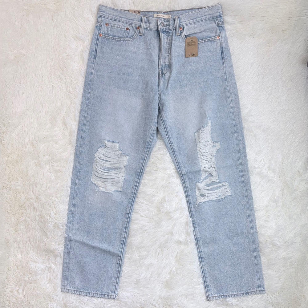 Levi’s Distressed Wedgie Straight Jeans